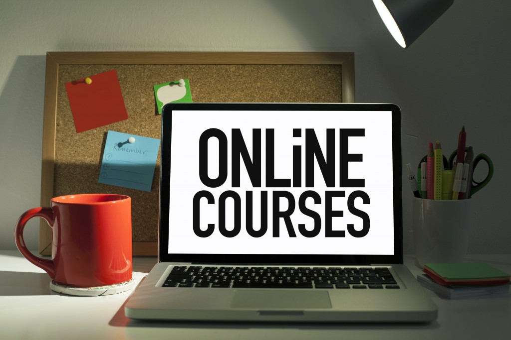 online courses on the laptop