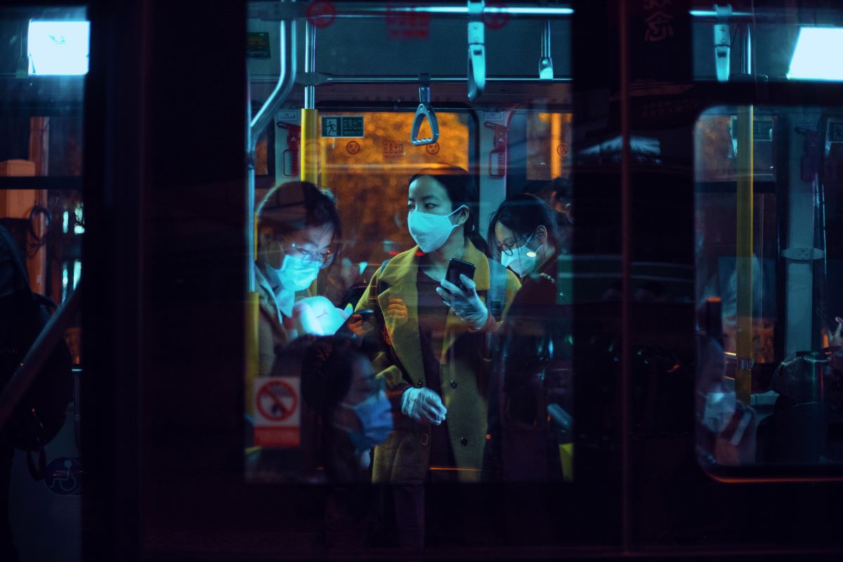 people on the bus wearing facemasks