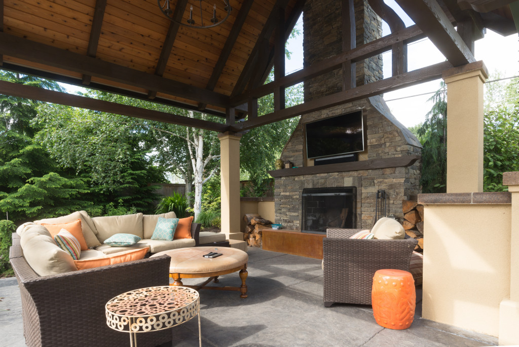 Outdoor Fireplaces and Fire Pits