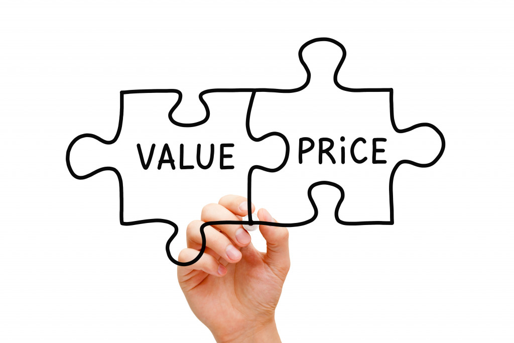 A puzzle of value and price fitting together