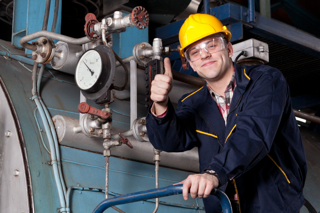 a manufacturing employee giving a thumbs up in pipelines and pressure valves