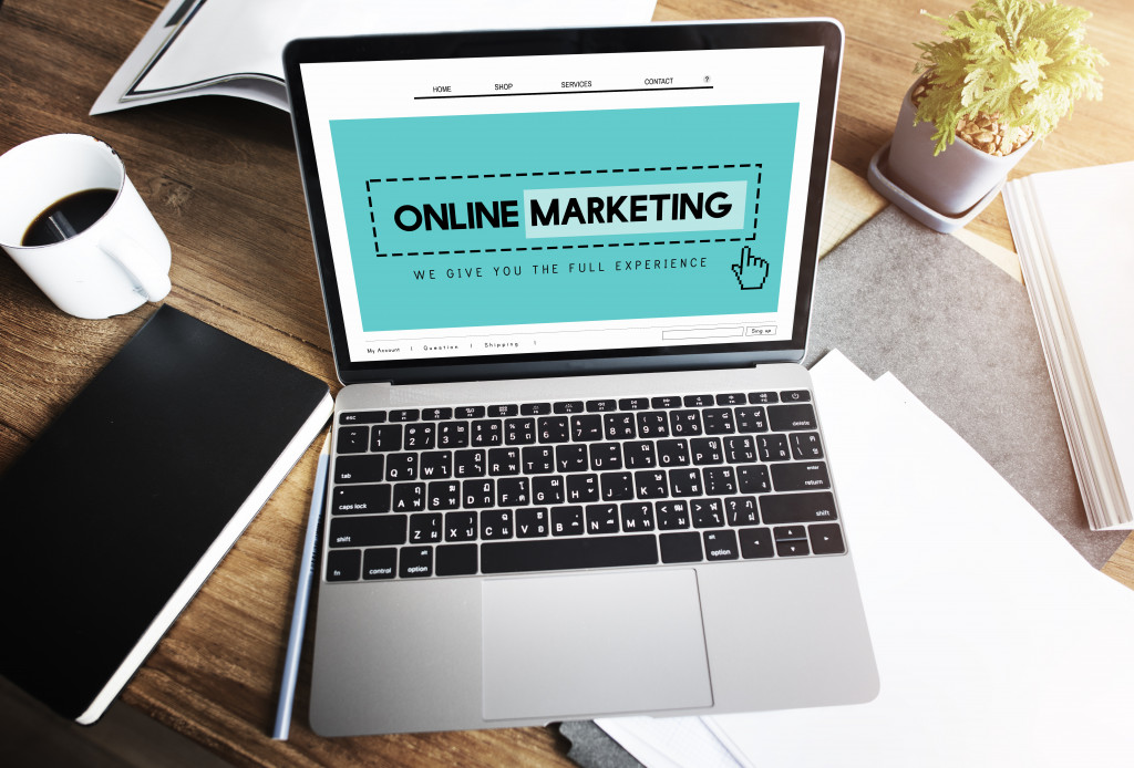 laptop online marketing concept