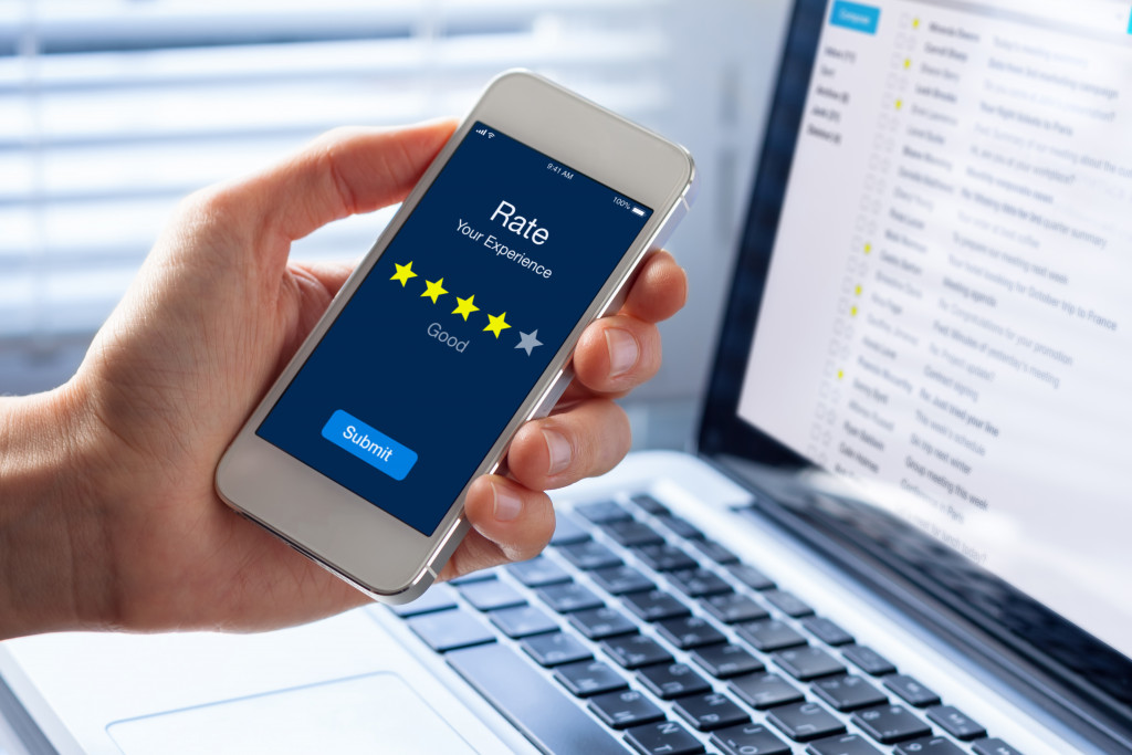 person using phone to rate customer experience with stars