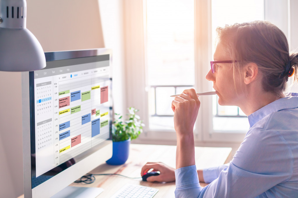 woman checking her calendar on the computer